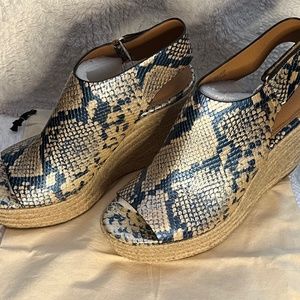 Martha Stewart Hillside Snake  Wedge Sandle By Aerosole